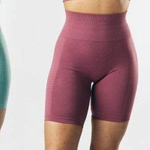 ALPHALETE | Seamless Biker Short in Violet Sunset